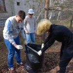 Студенты ВФ МГГЭУ участвуют в социальном партнерстве и помогают очистить территорию города