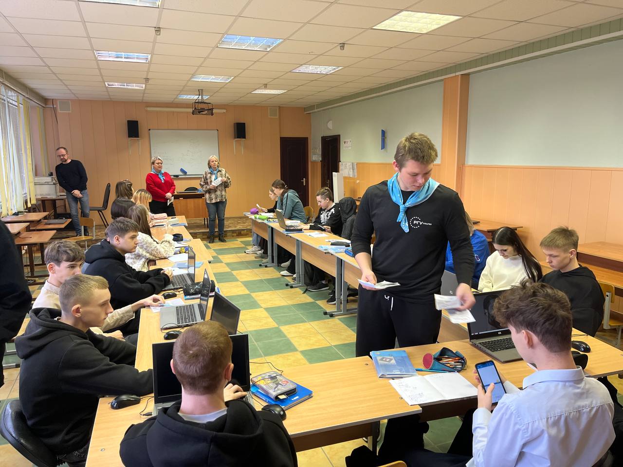 Преподаватели ВФ РГУ СоцТех провели профориентационные встречи в школах Волжского Преподаватели ВФ РГУ СоцТех провели профориентационные встречи в школах Волжского