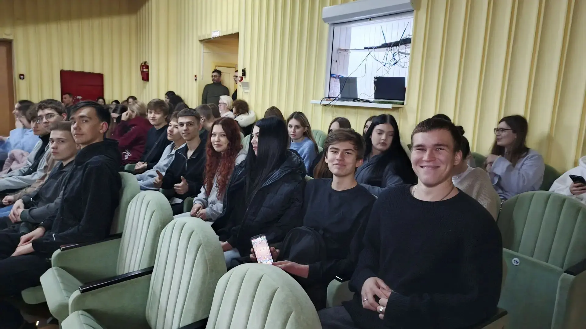 Студенты ВФ РГУ СоцТех стали зрителями концерта в честь Сталинградской Победы