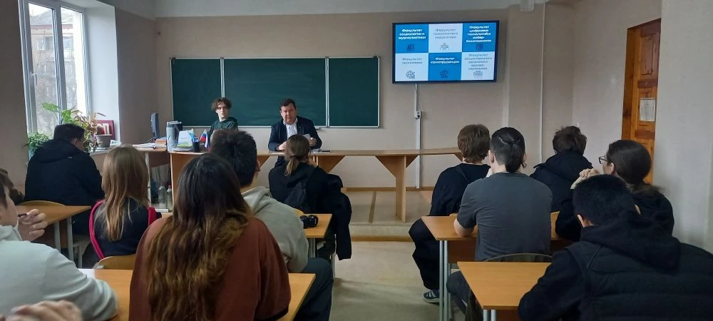 Рабочий визит декана факультета экономики РГУ СоцТех