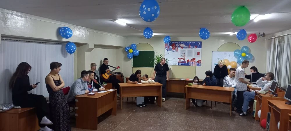 В общежитии ВФ РГУ СоцТех создали праздничное настроение в преддверии 8 Марта