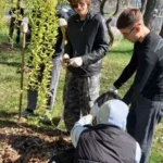 Студенты ВФ РГУ СоцТех навели порядок на улице Титова Студенты ВФ РГУ СоцТех навели порядок на улице Титова