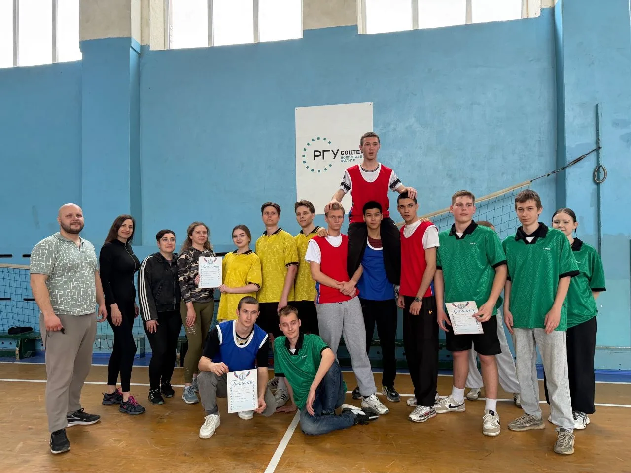 Студенты и преподаватели ВФ РГУ СоцТех померились силами в «Веселых стартах»