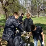 Студенты ВФ РГУ СоцТех навели порядок на улице Титова Студенты ВФ РГУ СоцТех навели порядок на улице Титова