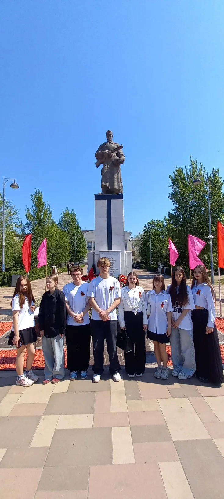 Помним и гордимся: студенты ВФ РГУ СоцТех приняли участие в акции возложения цветов в парке Гагарина
